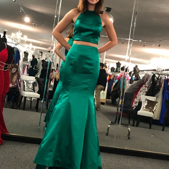 COPY - Sherri Hill. Prom Dress. Size 0. No alterations. Worn once. - Picture 4 of 5